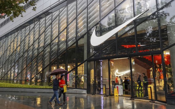 Nike chìm trong rắc rối: Cả năm doanh số chỉ tăng 1%, bị các thương hiệu non trẻ vượt mặt