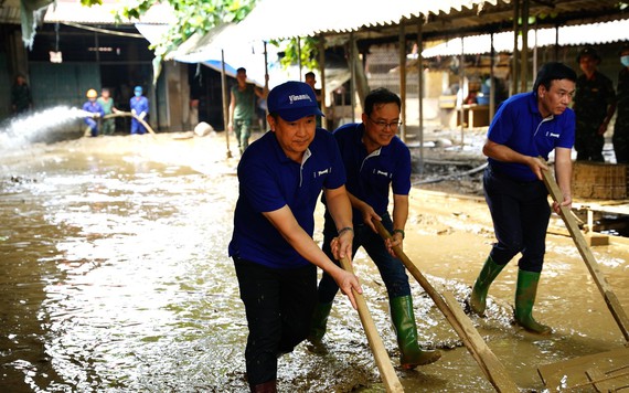 Hỗ trợ người dân khắc phục hậu quả sau bão lũ, khôi phục cuộc sống