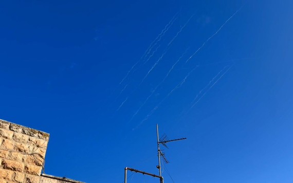 Israel bị bắn tên lửa sau khi Mỹ tấn công Iran