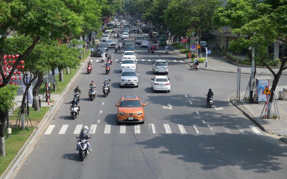 'Xe xanh' tăng tốc, cuộc đua giảm giá chưa hồi kết