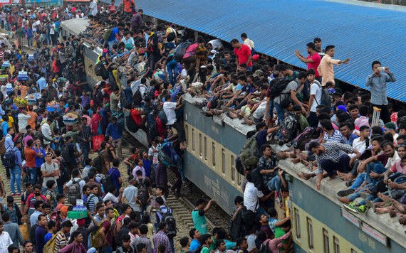 Những chuyến tàu nghẹt thở ở Bangladesh trước Lễ hội Eid al-Adha