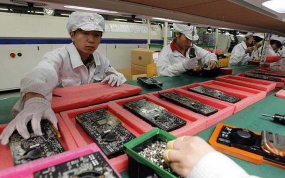 Lo chiến tranh thương mại Mỹ - Trung, Apple lắp ráp iPhone cao cấp ở Ấn Độ
