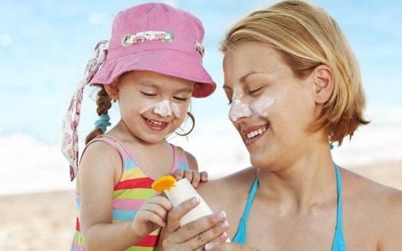 Những lưu ý khi sử dụng kem chống nắng cho trẻ em