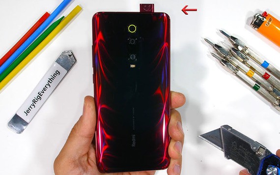 Sẽ ra sao với màn tra tấn Redmi K20 Pro bằng dao rọc giấy, hơ lửa và bẻ cong