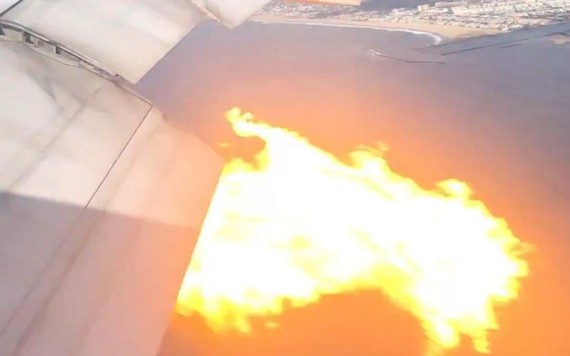 Boeing 777 của Philippine Airlines bốc cháy trên không tại Mỹ