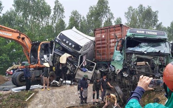Tai nạn liên hoàn ở Nghệ An, 3 người cấp cứu