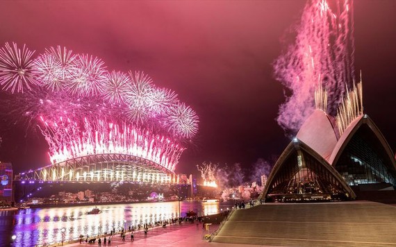 Mãn nhãn với màn pháo hoa thắp sáng bầu trời Sydney