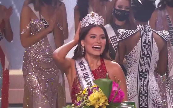 Khoảnh khắc đăng quang của Hoa hậu Mexico - Andrea Meza