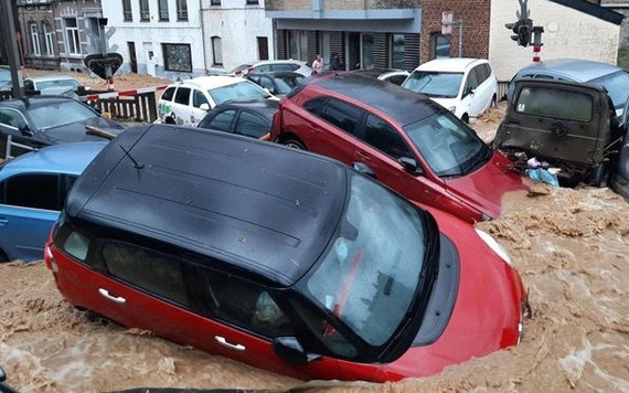 Lũ lụt kinh hoàng cuốn trôi hàng loạt ô tô trên đường phố ở Bỉ