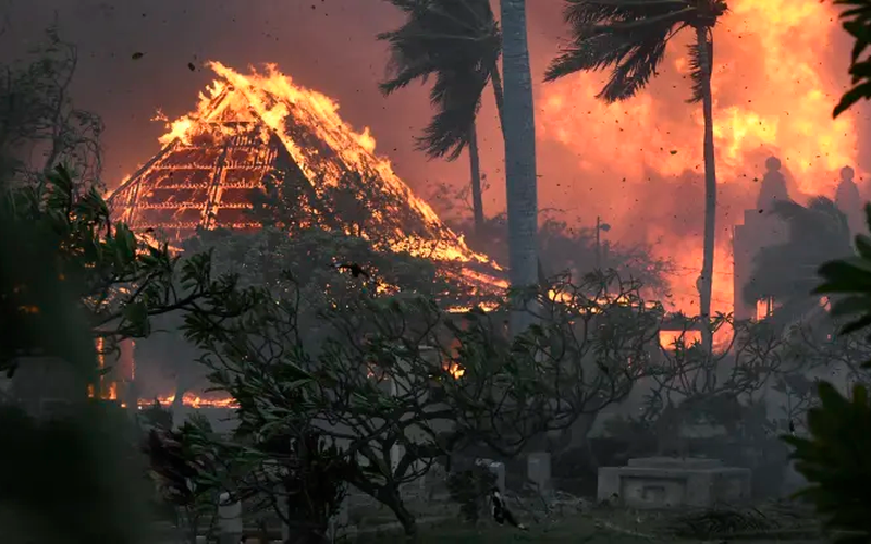 Cảnh tượng như ngày tận thế do cháy rừng thảm khốc ở Hawaii