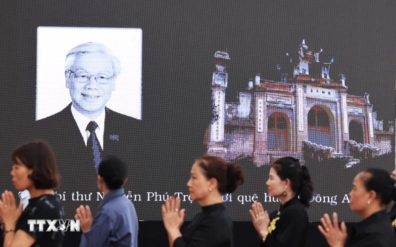 Đông đảo người dân đến viếng Tổng Bí thư Nguyễn Phú Trọng tại quê nhà